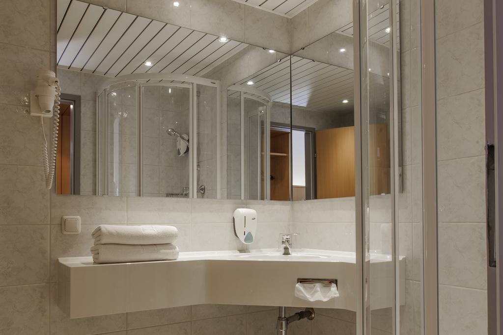 Landzeit Motor-Hotel St. Valentin Room photo