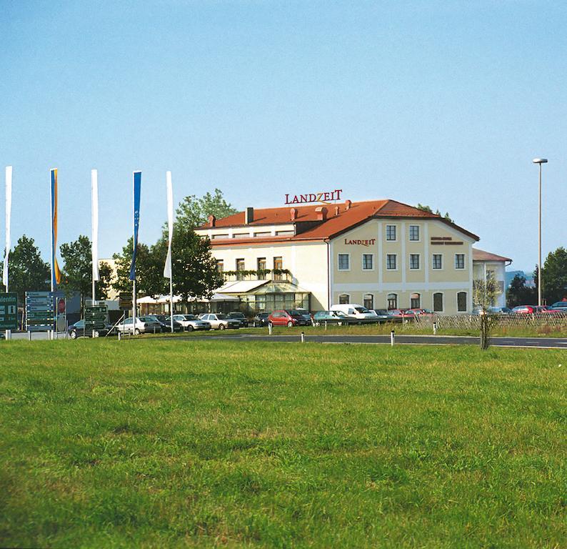 Landzeit Motor-Hotel St. Valentin Exterior photo